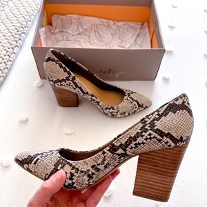 Crown Vintage Pumps - Snake Print
